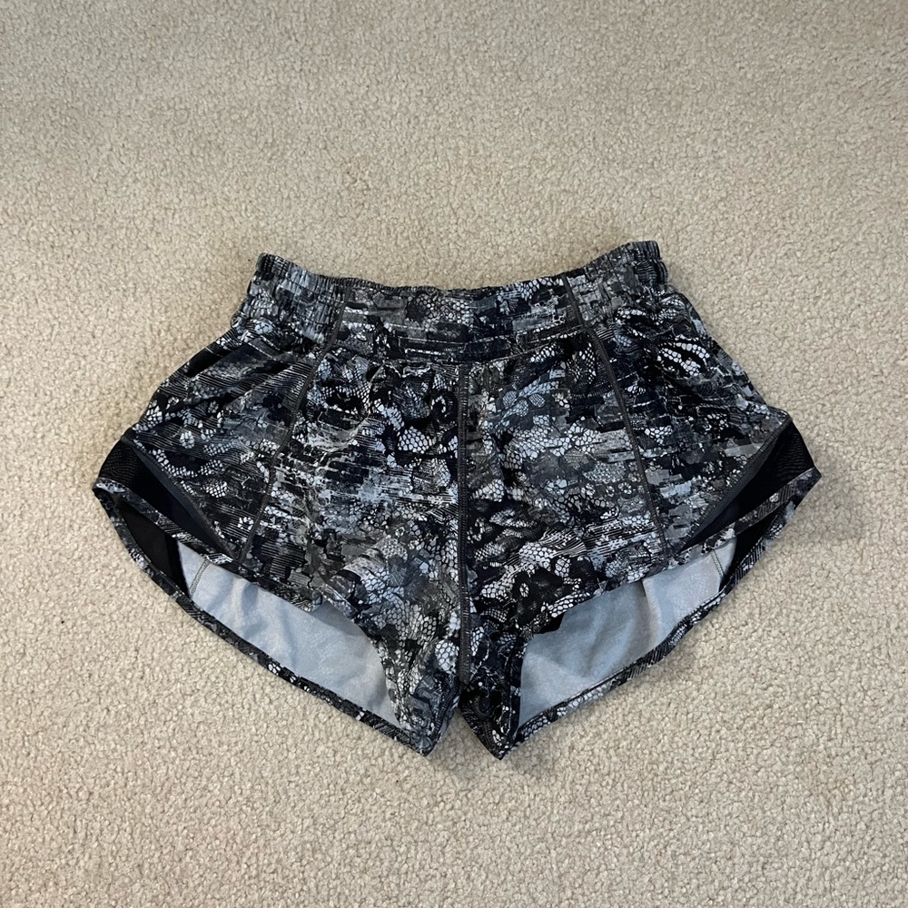 Lululemon Hotty Hot Short 2.5’’